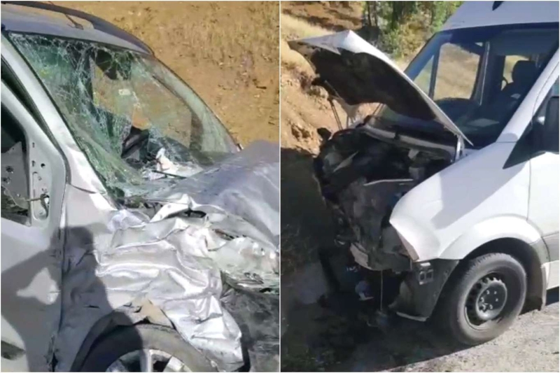 Arıcak`ta minibüs ile hafif ticari araç kafa kafaya çarpıştı: 5 yaralı 